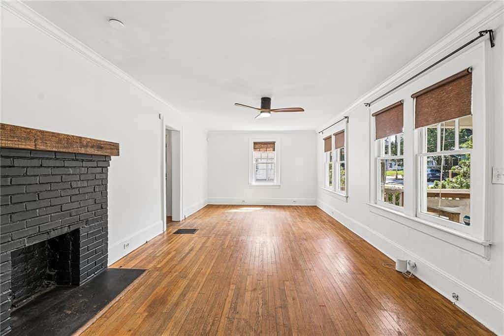 Listing photo 6
