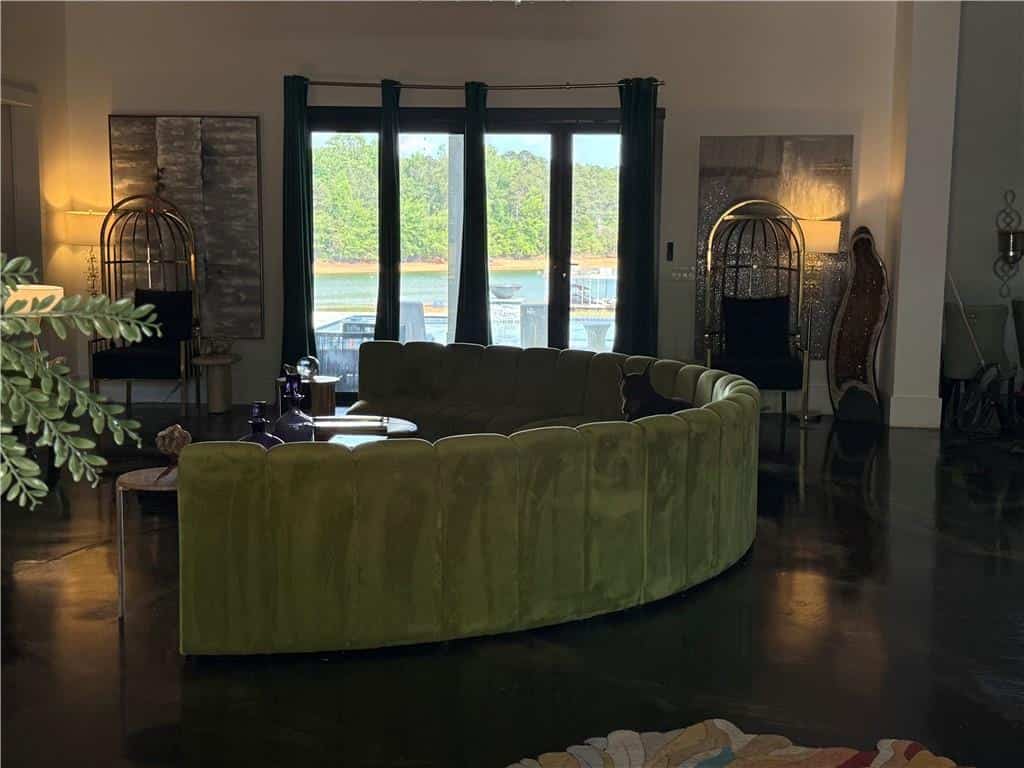 Listing photo 6