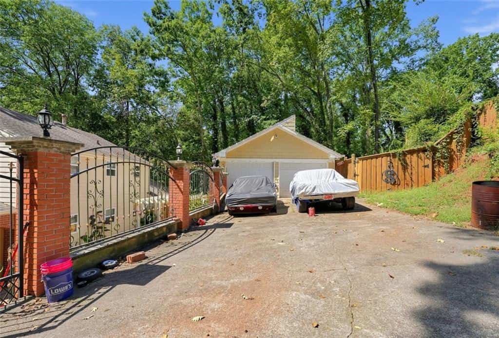 Listing photo 4