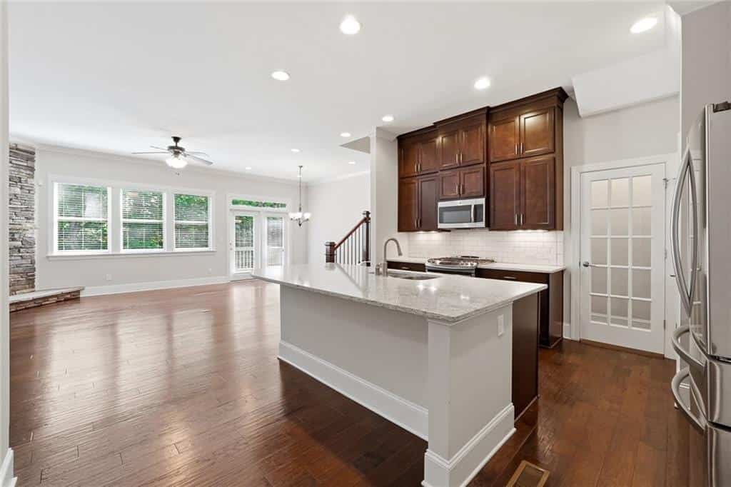 Listing photo 6