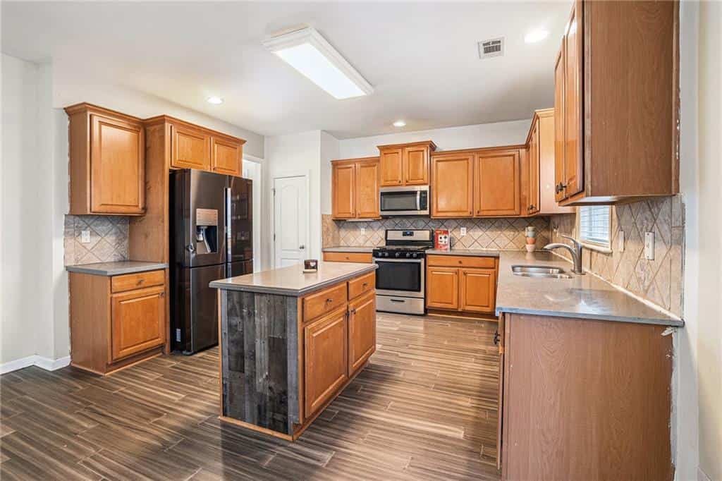 Listing photo 6