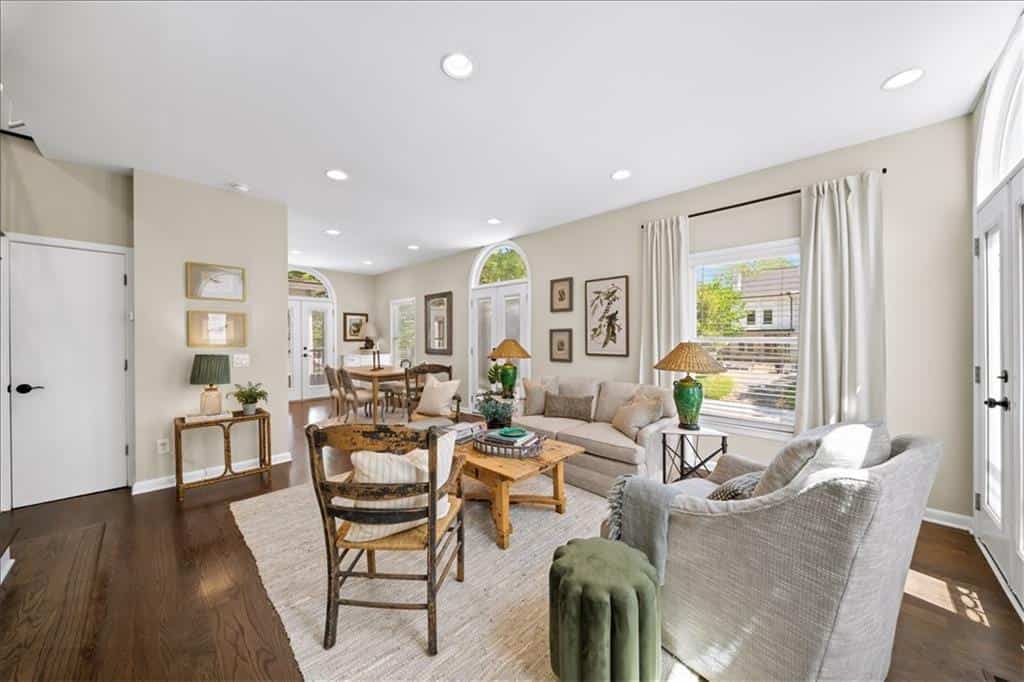 Listing photo 2