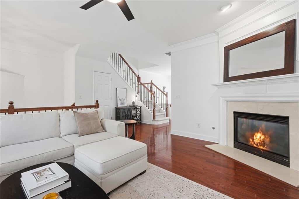 Listing photo 6