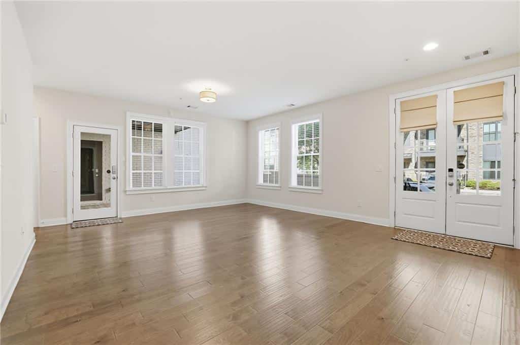 Listing photo 6