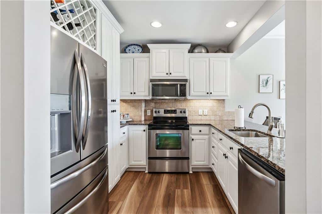 Listing photo 2