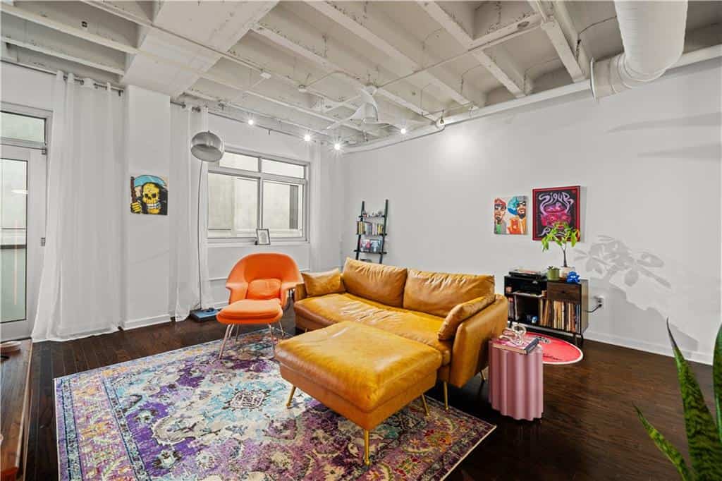 Listing photo 6