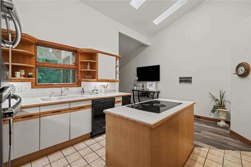 Listing photo 6