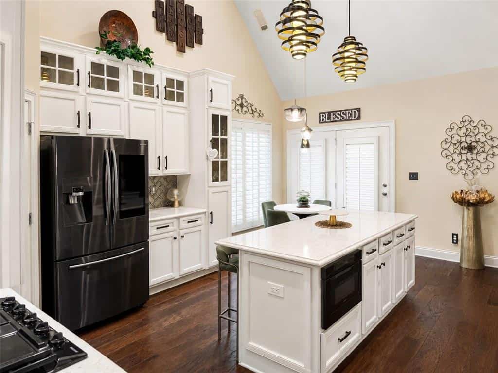 Listing photo 4