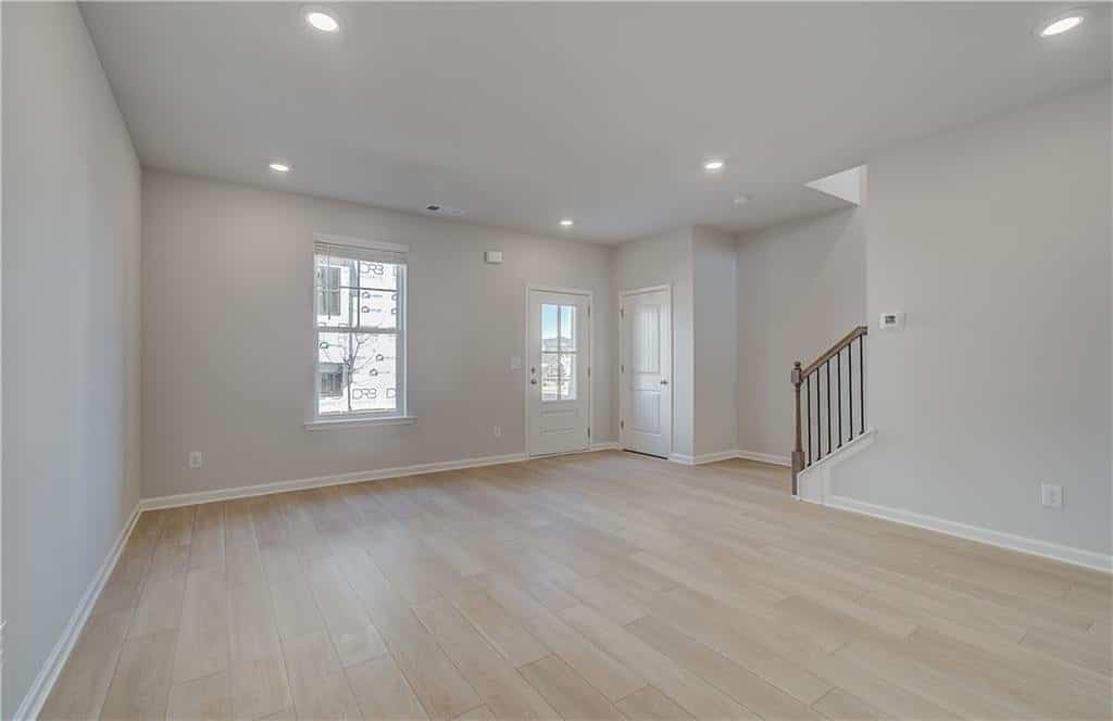 Listing photo 6