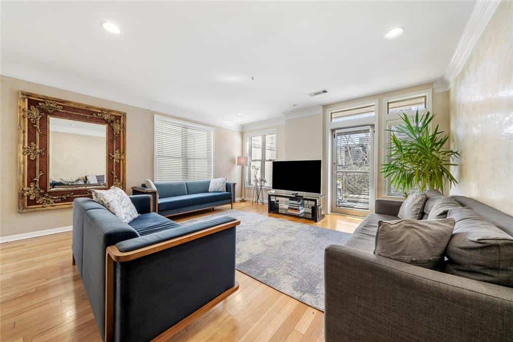 Listing photo 6
