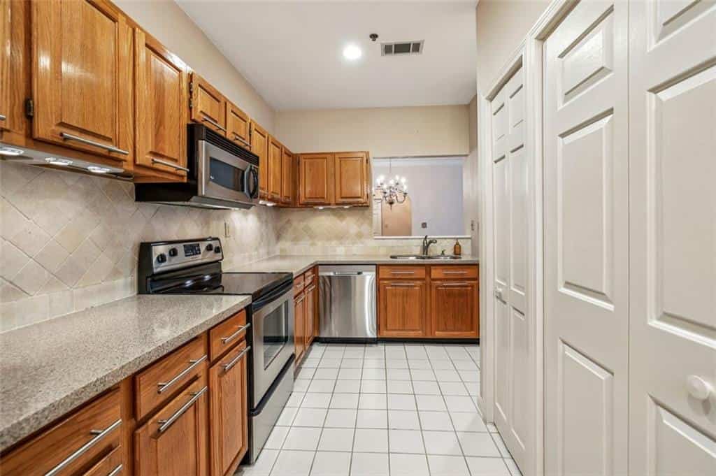 Listing photo 6