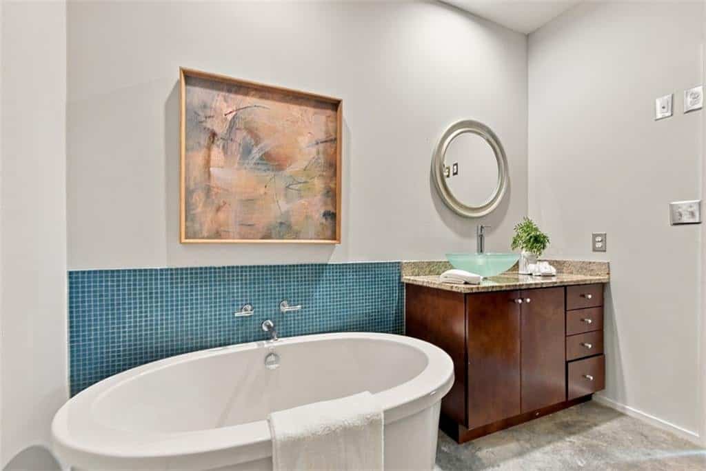 Listing photo 6