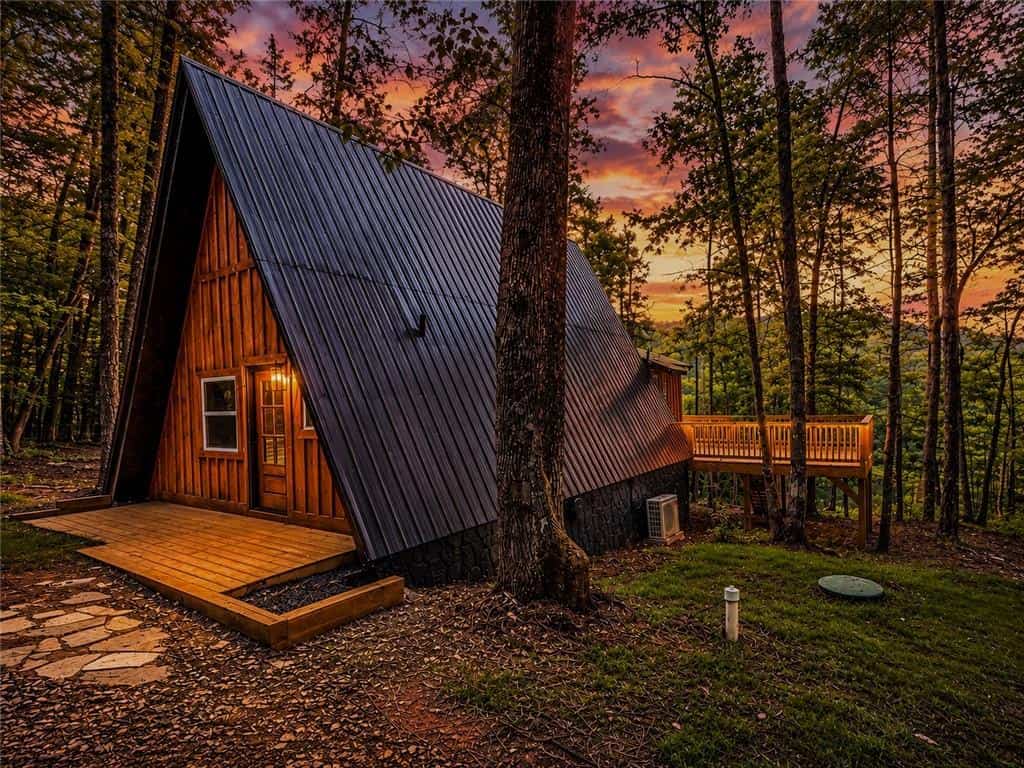 3 Mountain Lake Rd, Blue Ridge, GA 30513