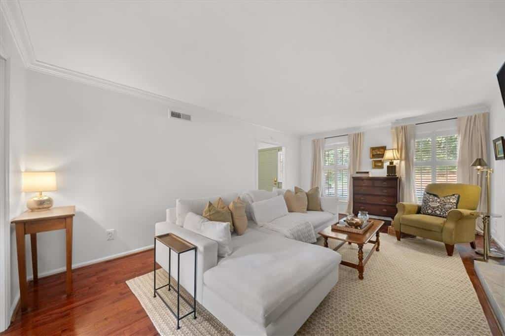 Listing photo 6