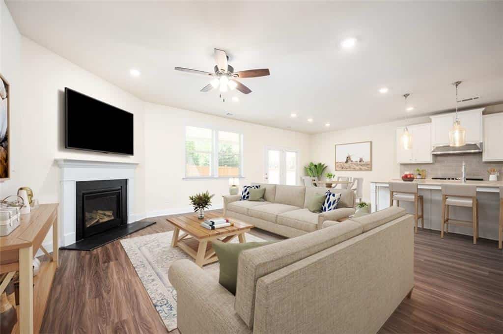 Listing photo 2