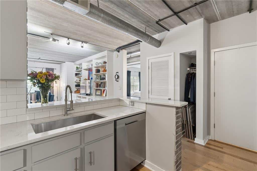 Listing photo 6