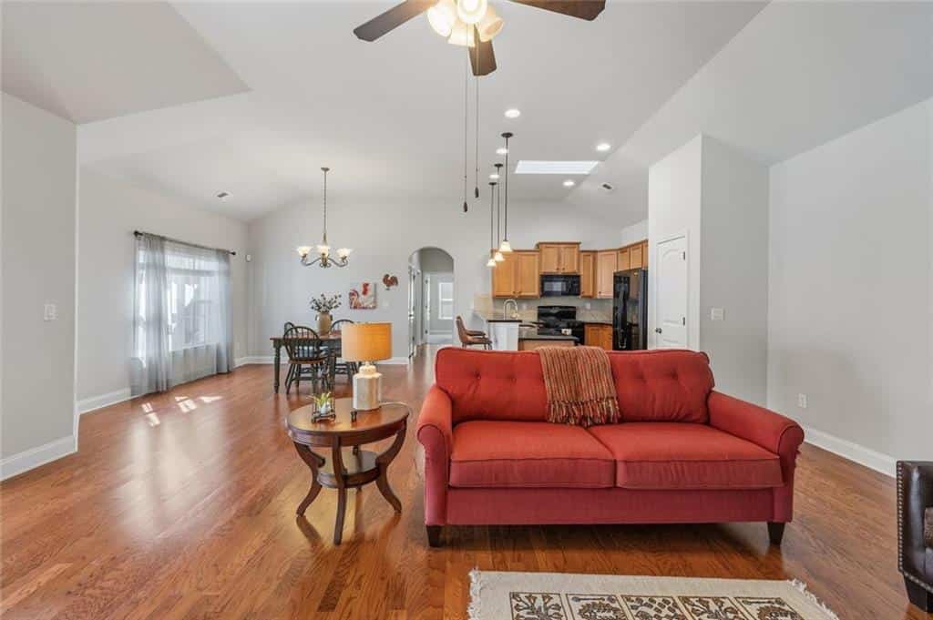 Listing photo 6