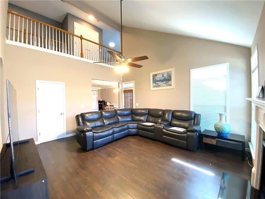 Listing photo 6