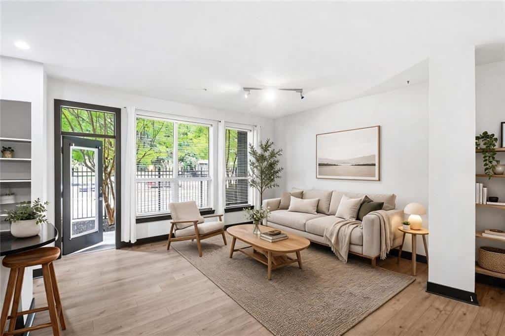 Listing photo 6