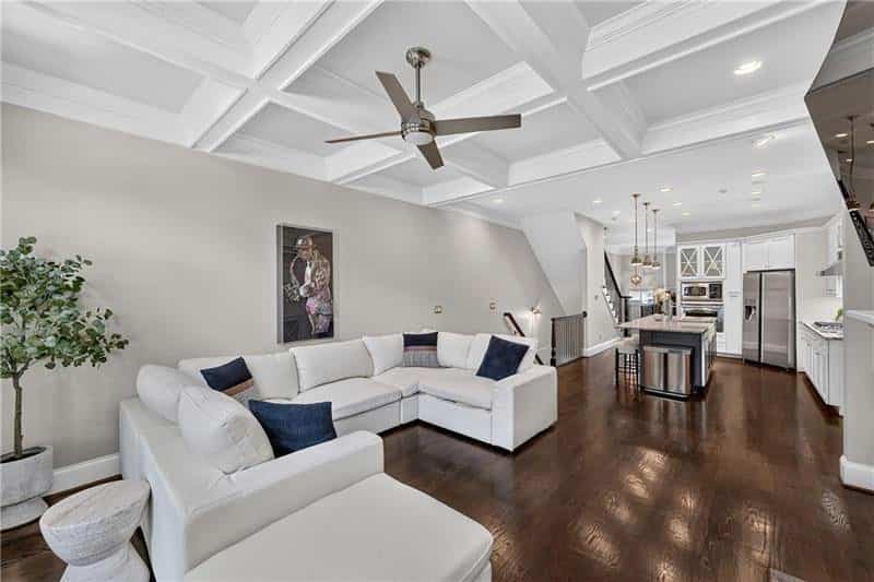 Listing photo 6
