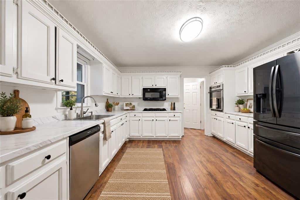 Listing photo 6