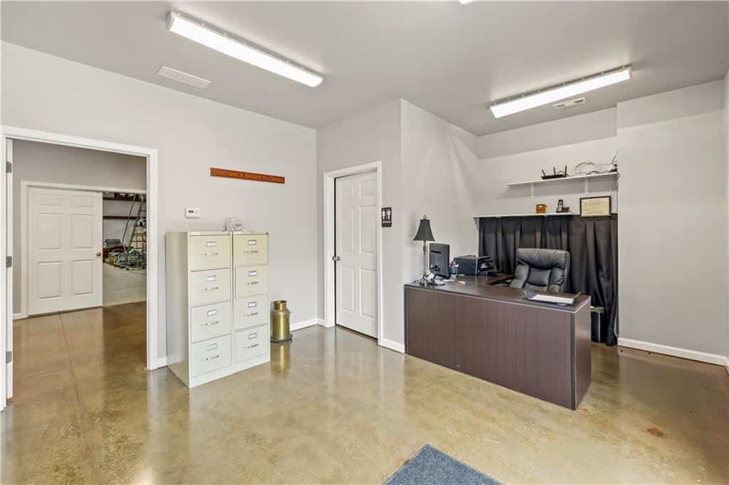 Listing photo 6