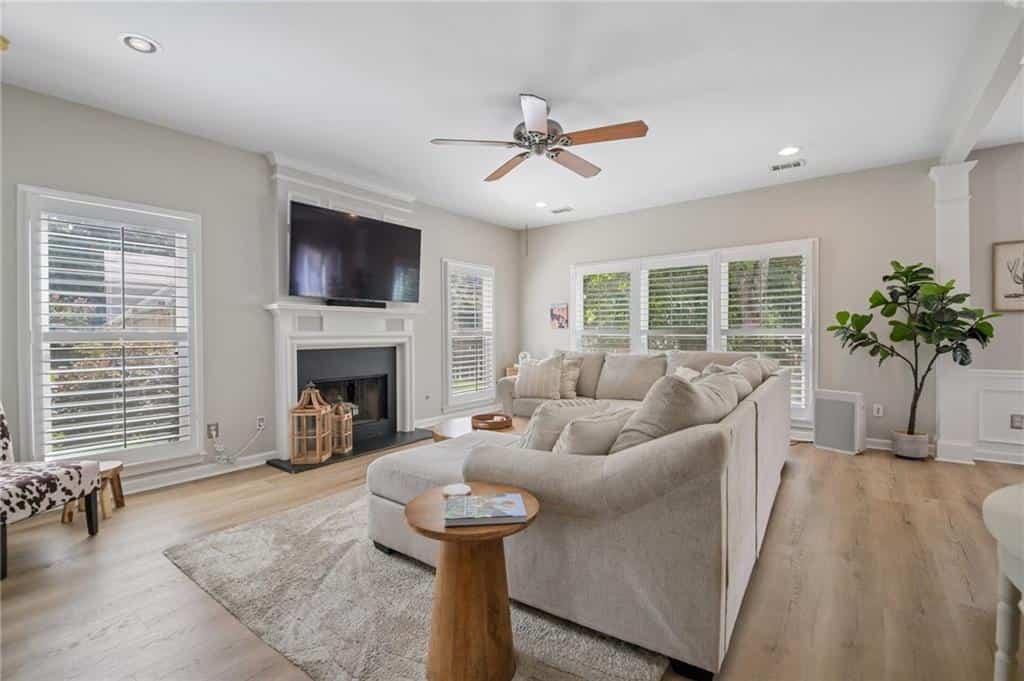 Listing photo 6