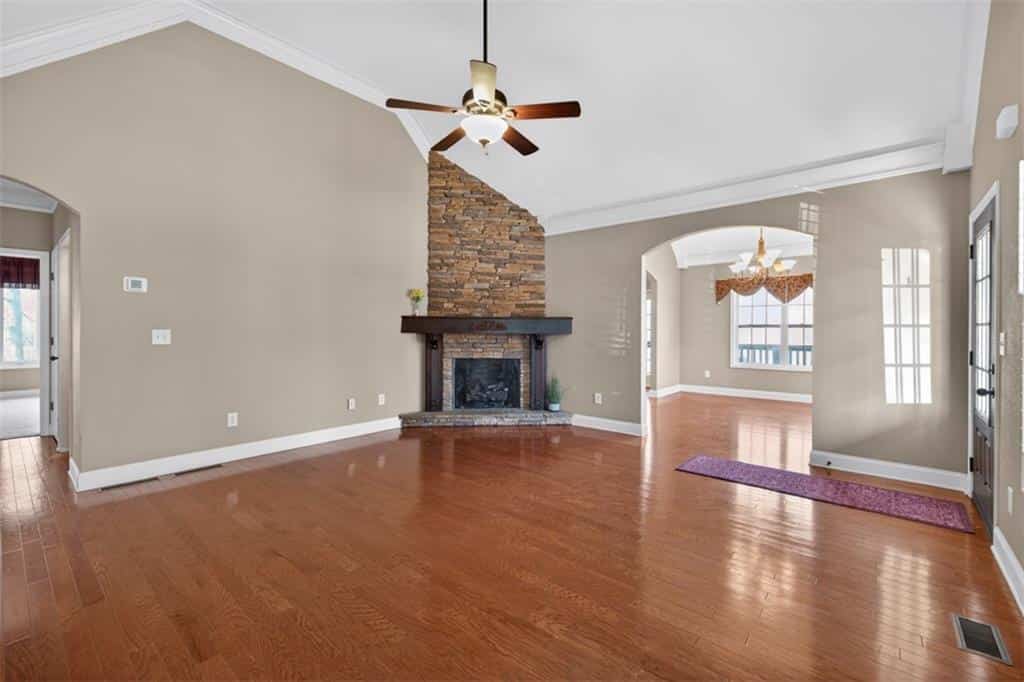 Listing photo 6
