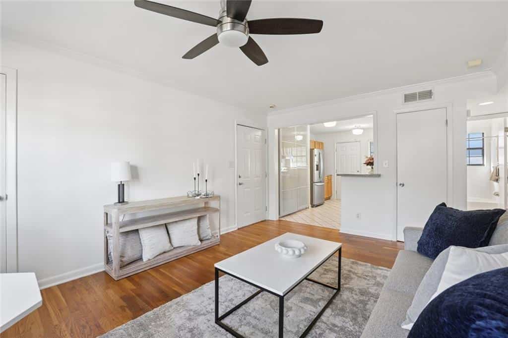 Listing photo 6