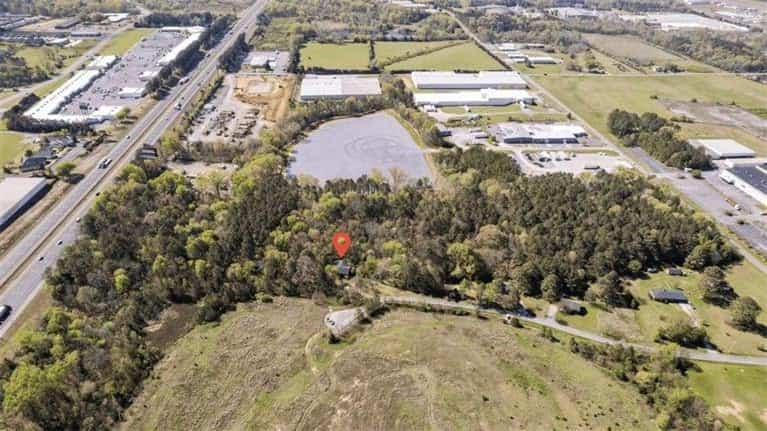Listing photo 3
