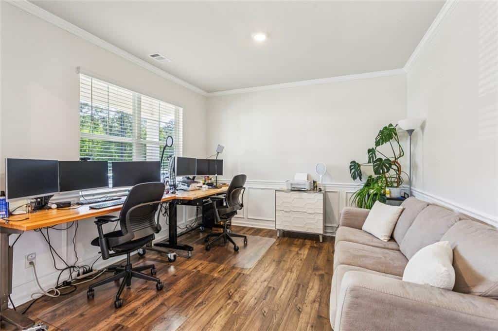 Listing photo 6