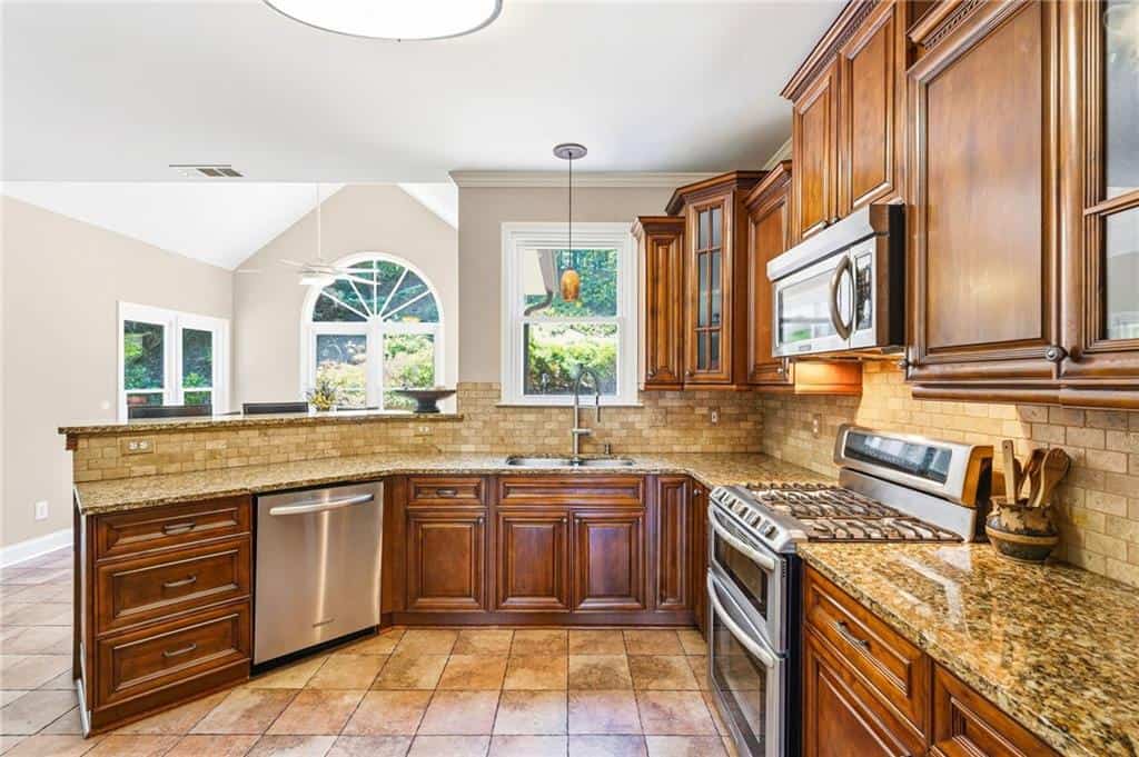 Listing photo 3