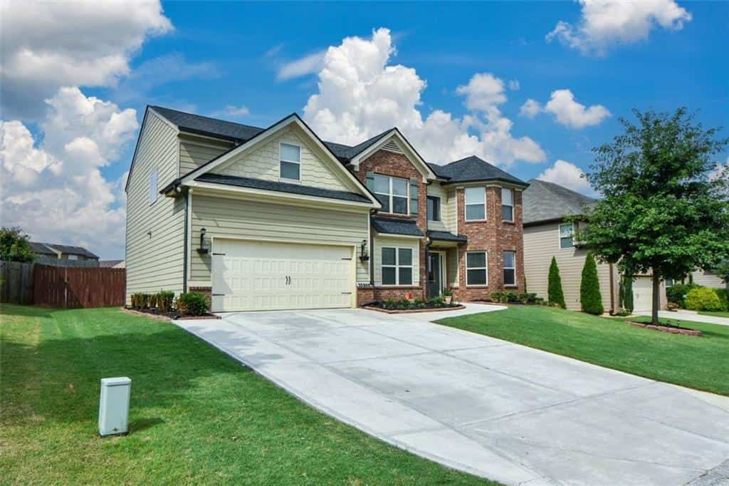 Listing photo 2