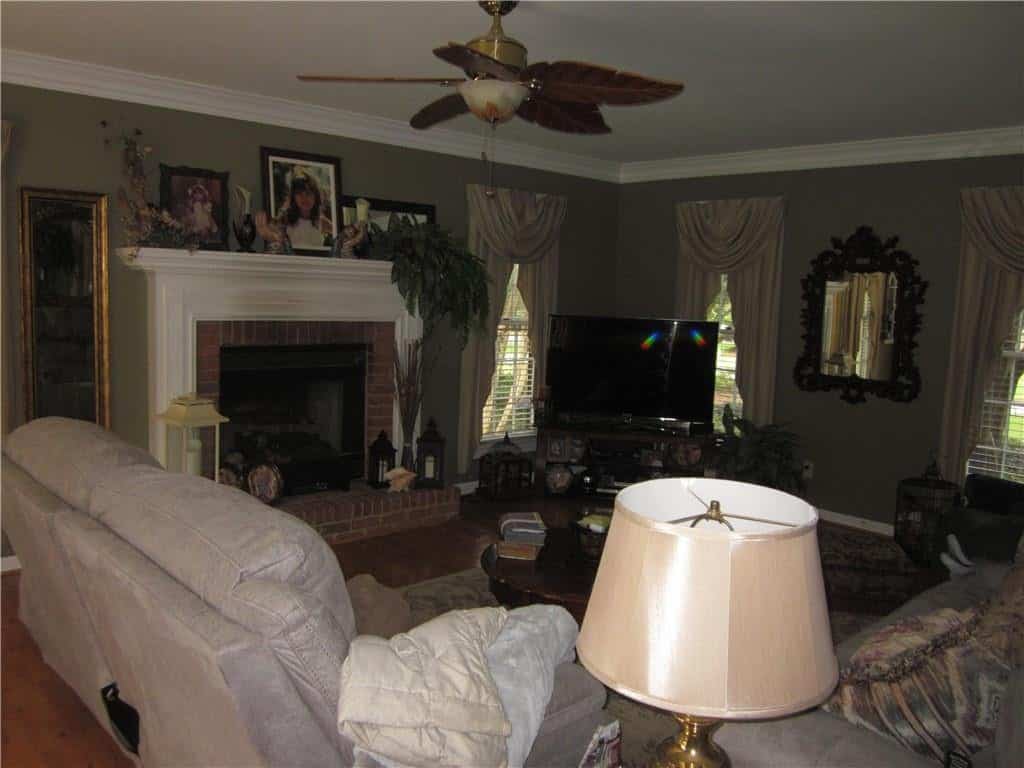 Listing photo 3