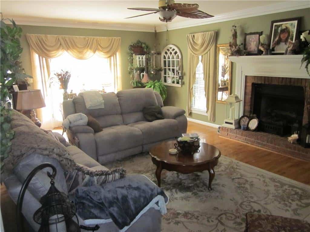 Listing photo 2