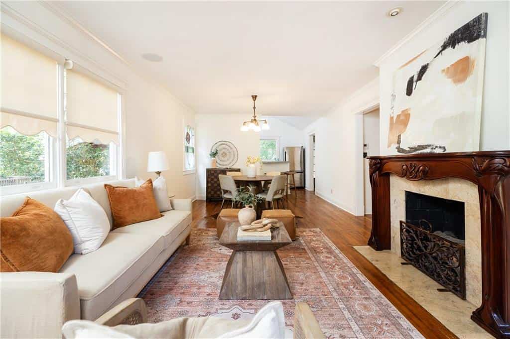 Listing photo 2