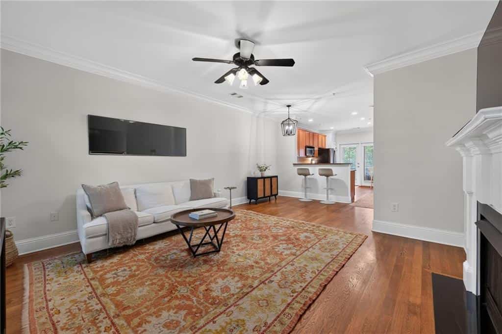 Listing photo 6