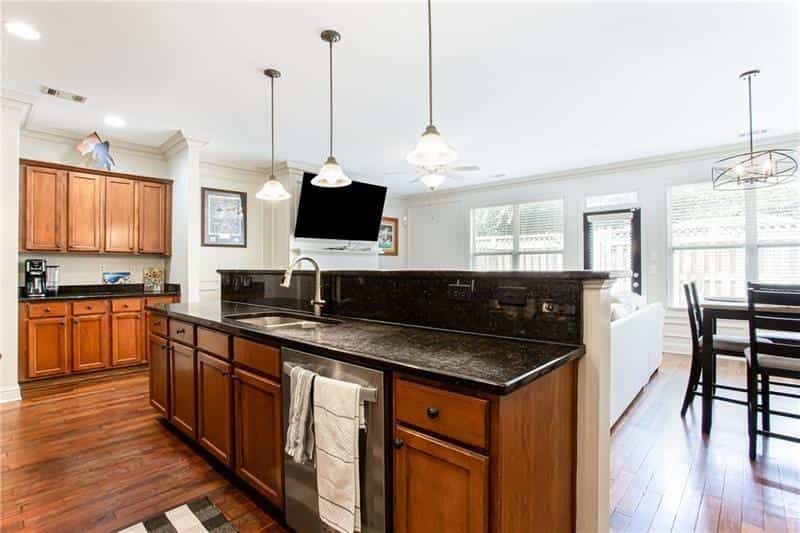 Listing photo 6