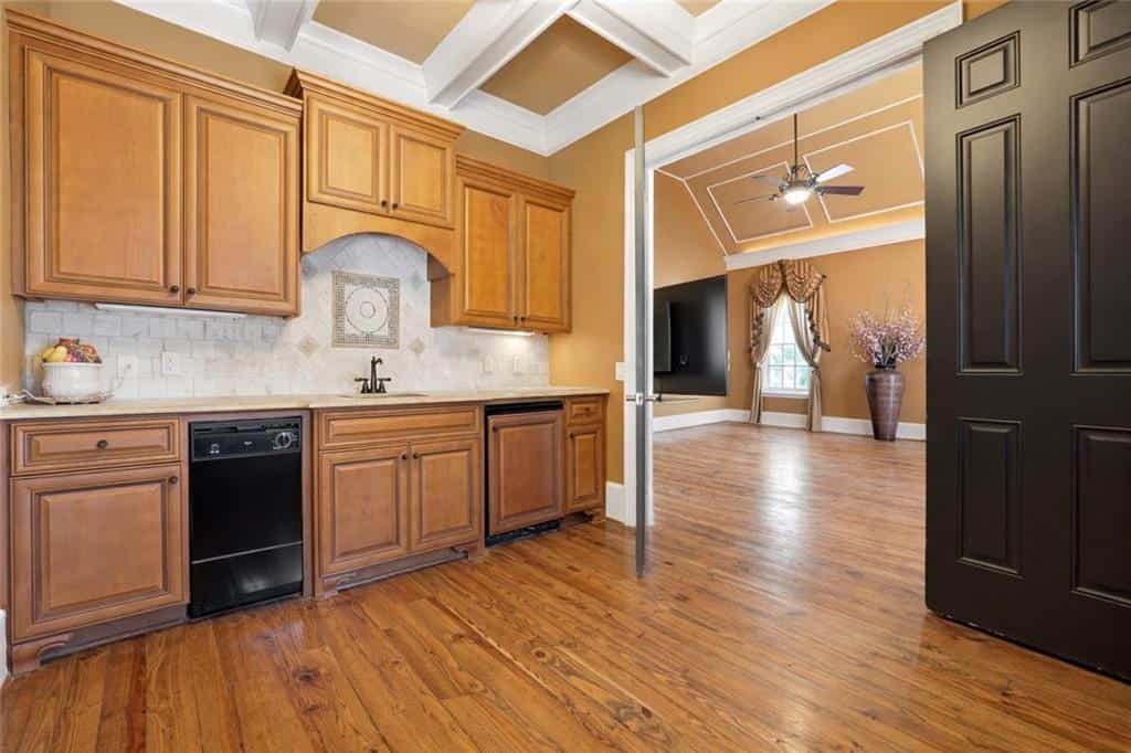 Listing photo 6