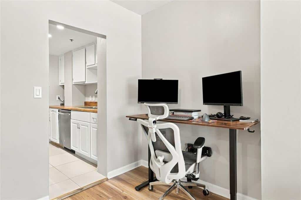 Listing photo 6