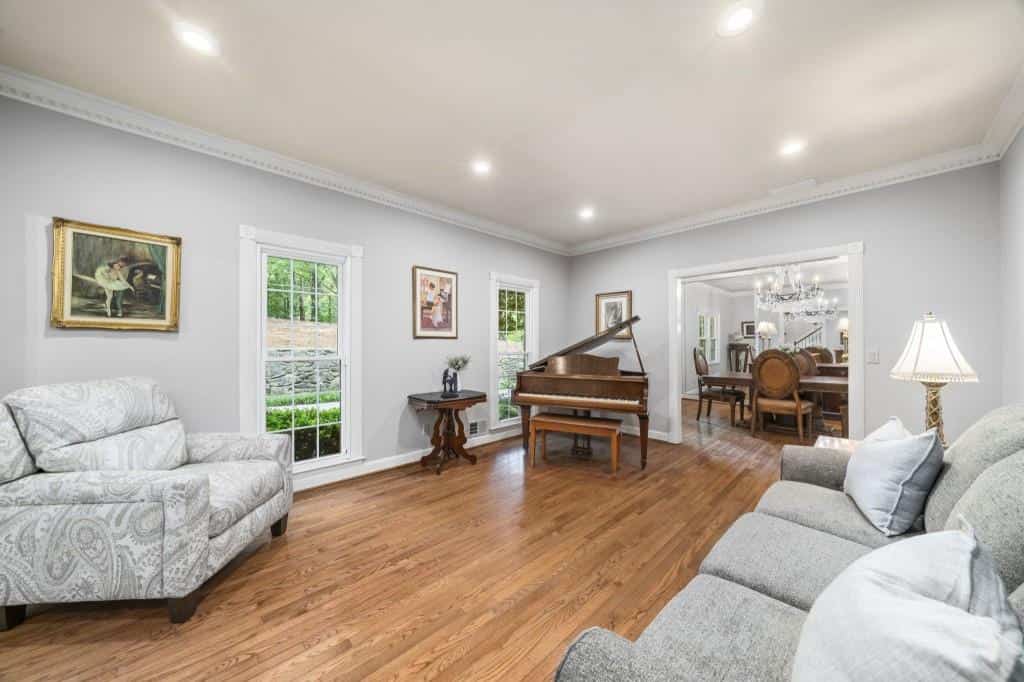Listing photo 6