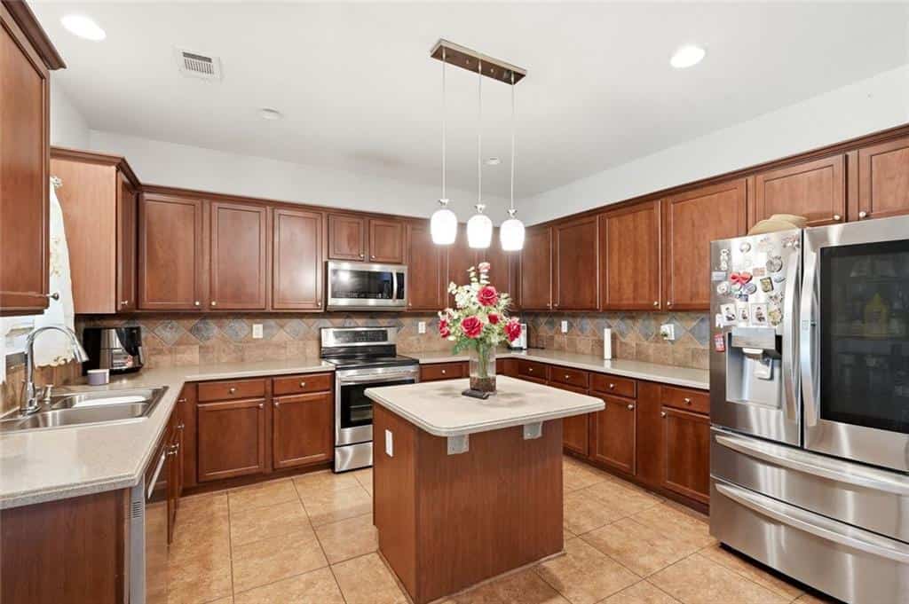 Listing photo 6