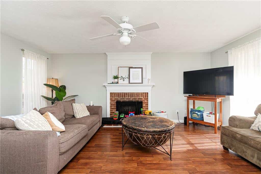 Listing photo 6