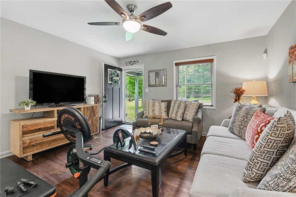 Listing photo 6