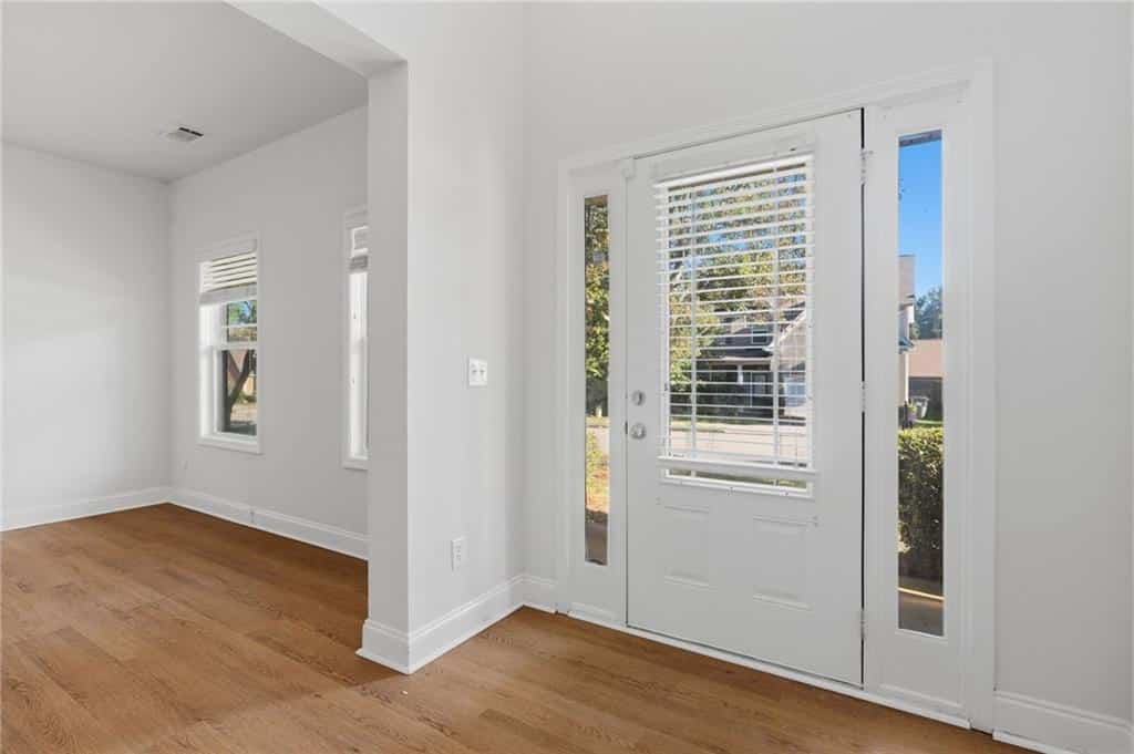 Listing photo 6