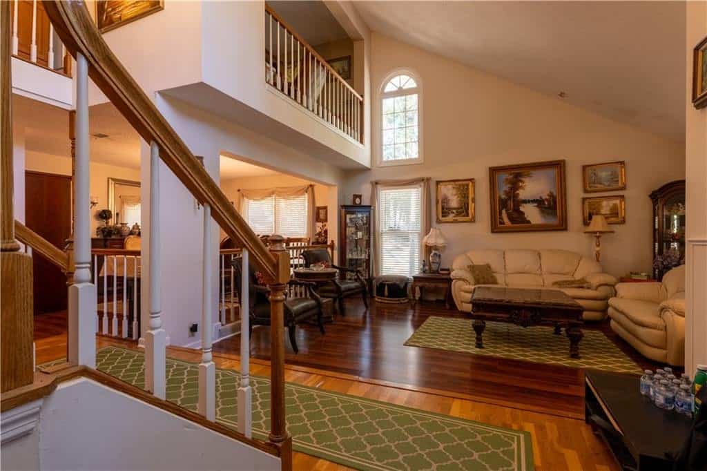 Listing photo 3