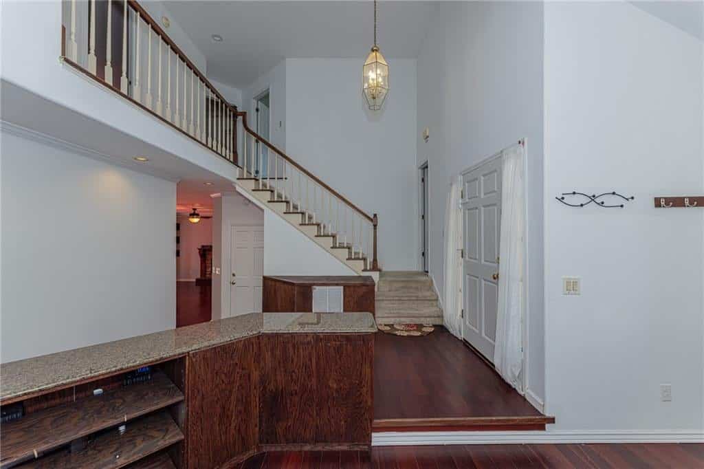 Listing photo 6
