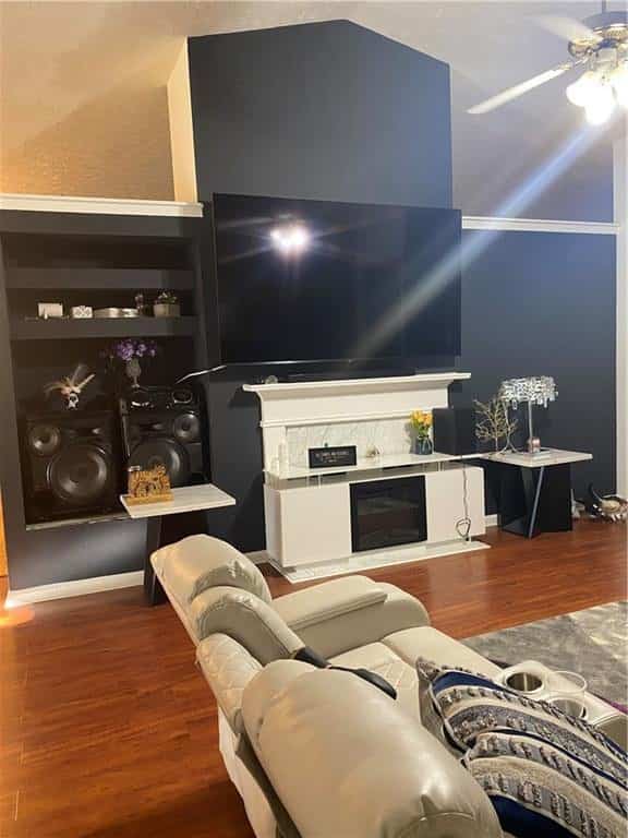 Listing photo 3