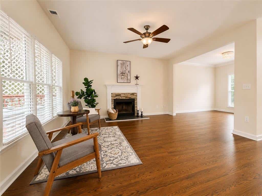 Listing photo 6