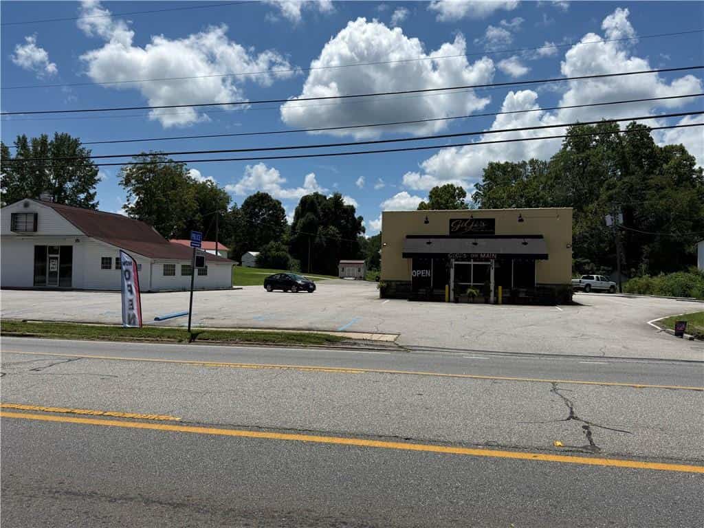 286 S. Main Street, Cleveland, GA 30528
